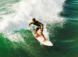 九游娱乐官方平台-欧国联巅峰对决上演补时绝平 十人鏖战点球决胜惊心动魄